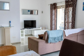 Spacious 3-bedroom apartment 30 seconds from sea
